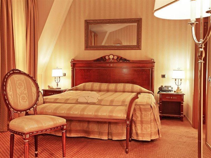 Optima Collection Podil Plaza Hotell Kiev Exteriör bild